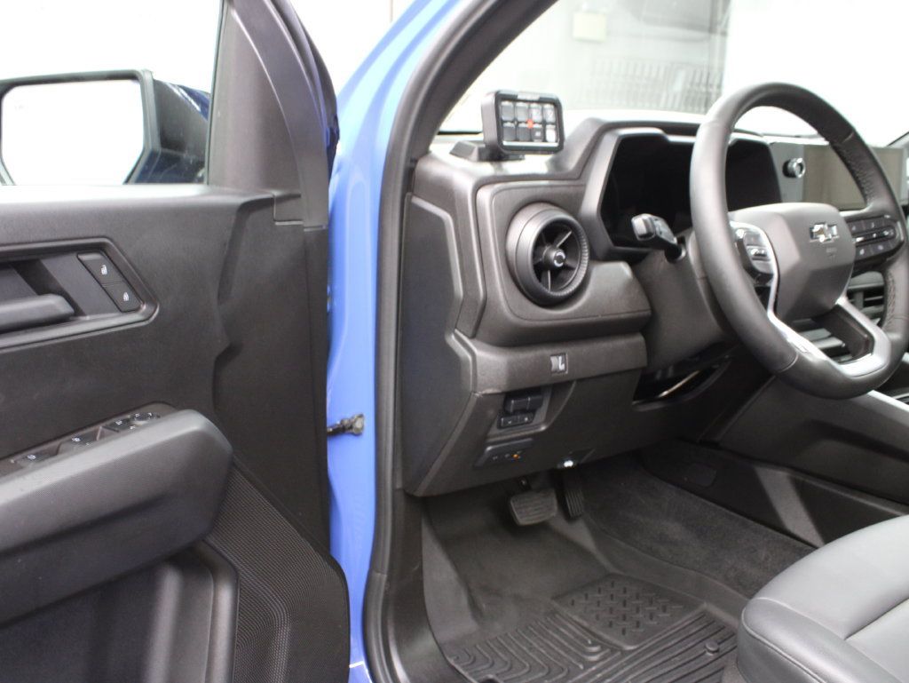 Used 2025 Chevrolet Colorado Trail Boss w/ Midnight Edition AWD/4WD image 59