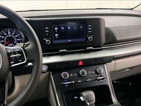 Used 2023 Kia Carnival LX FWD image 5