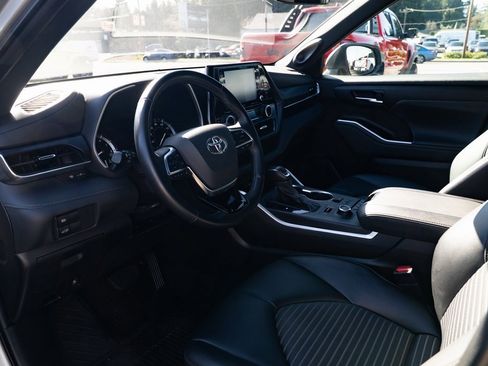 Used 2021 Toyota Highlander XSE image 18