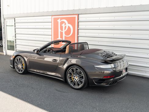 Used 2015 Porsche 911 Turbo S w/ High-end Infotainment Package AWD/4WD image 40