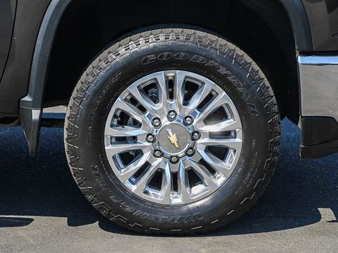 Used 2020 Chevrolet Silverado 2500 LTZ w/ LTZ Plus Package image 8