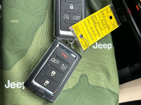 Used 2023 Jeep Grand Cherokee L Limited image 22