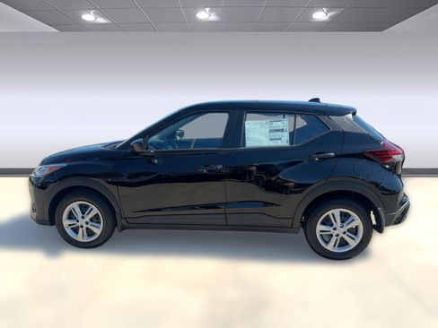 New 2025 Nissan Kicks Play S image 2