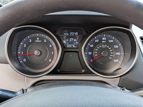 Used 2015 Hyundai Elantra SE FWD image 10