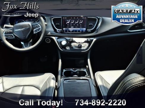 Certified 2026 Chrysler Pacifica Limited FWD image 14