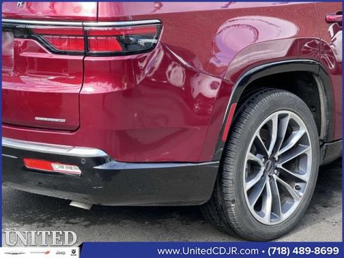 Used 2022 Jeep Wagoneer Series III w/ Premium Group I image 12