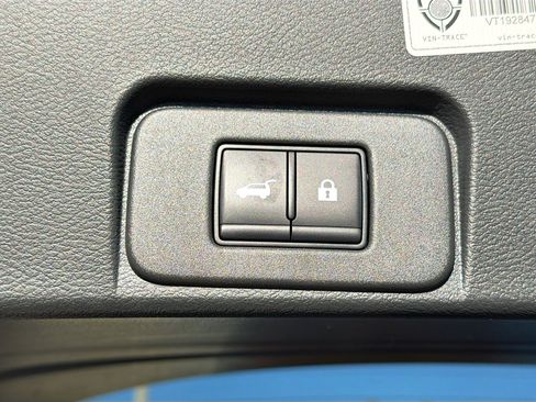 Used 2025 Nissan Rogue Platinum image 13