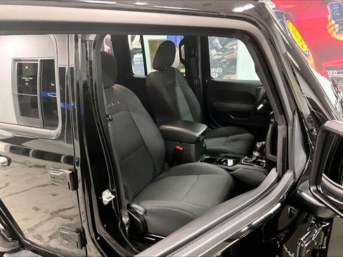 Used 2022 Jeep Wrangler Unlimited Sahara w/ Cold Weather Group image 11