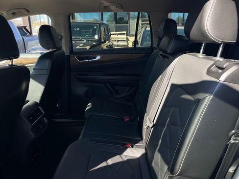 Used 2024 Volkswagen Atlas SE image 20