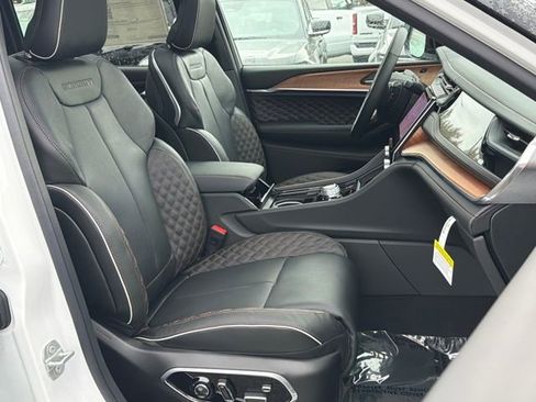 New 2025 Jeep Grand Cherokee Summit image 26