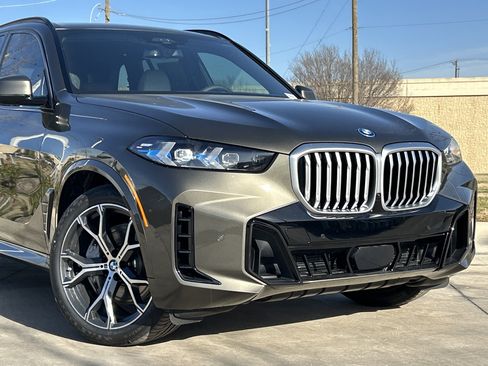 New 2026 BMW X5 xDrive50e w/ M Sport Package image 3