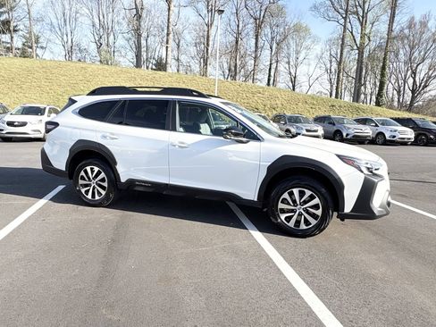 Used 2025 Subaru Outback Premium AWD/4WD image 7