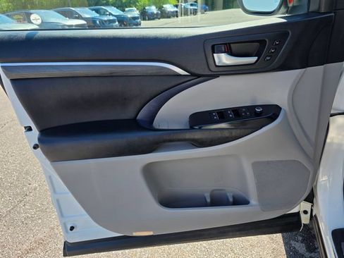 Used 2017 Toyota Highlander Limited AWD/4WD image 28