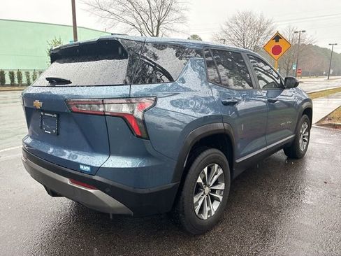 Used 2025 Chevrolet Equinox LT image 4