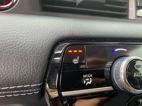 Used 2025 Honda Pilot Touring image 19