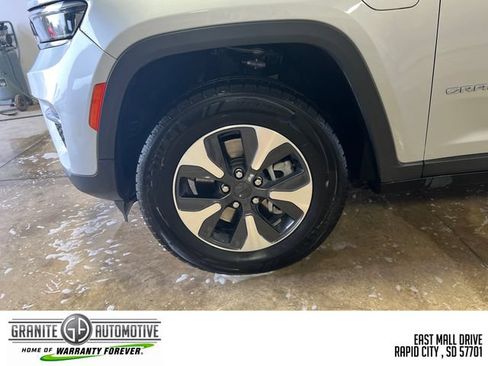 Used 2024 Jeep Grand Cherokee Limited 4xe AWD/4WD image 30