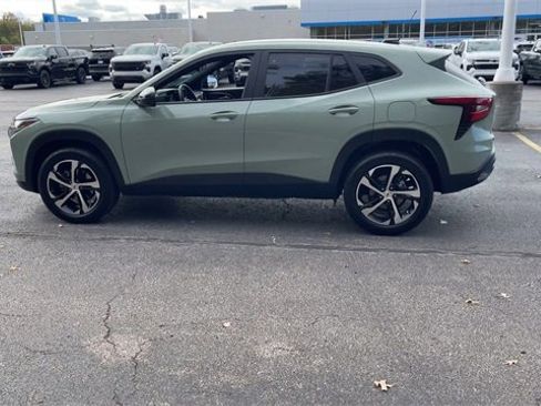 Used 2024 Chevrolet Trax RS image 5