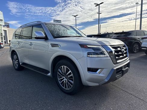 Used 2024 Nissan Armada SL image 3
