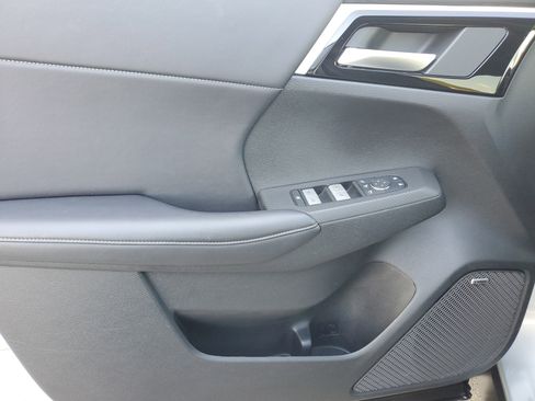 Used 2025 Mitsubishi Outlander SE image 28