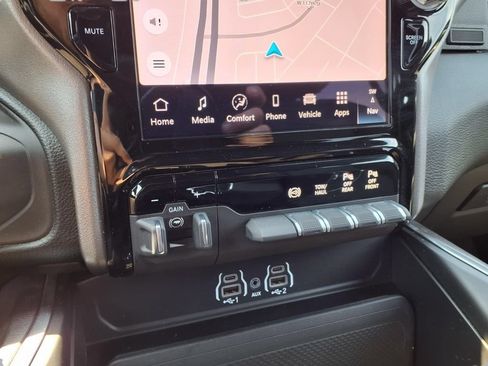 Used 2025 RAM 2500 Big Horn AWD/4WD image 11