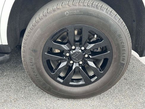 Used 2024 Chevrolet Tahoe LS AWD/4WD image 29