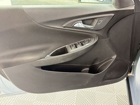 Used 2017 Chevrolet Malibu LT FWD image 13