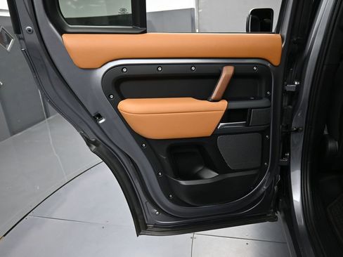 Used 2020 Land Rover Defender 110 X AWD/4WD image 22