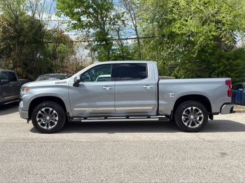 Used 2026 Chevrolet Silverado 1500 High Country w/ Technology Package AWD/4WD image 9