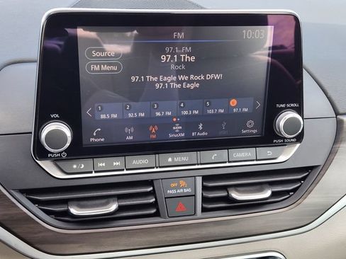Used 2025 Nissan Altima 2.5 SV FWD image 17