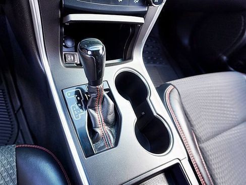 Used 2015 Toyota Camry SE FWD image 29