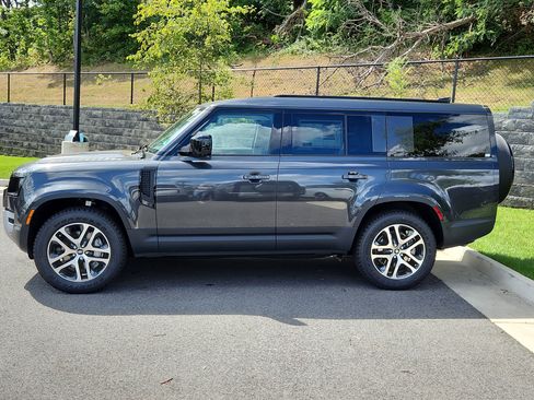 Used 2025 Land Rover Defender 130 S image 6