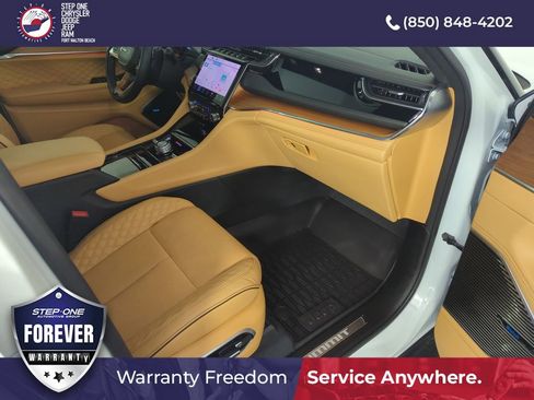 Used 2025 Jeep Grand Cherokee L Summit AWD/4WD image 36