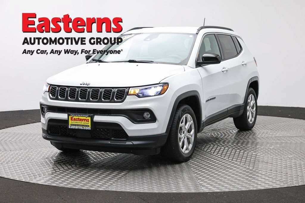 Used 2024 Jeep Compass Latitude AWD/4WD image 1