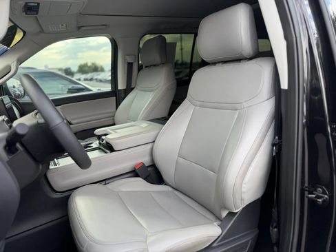 Used 2025 Ford Expedition Active AWD/4WD image 15