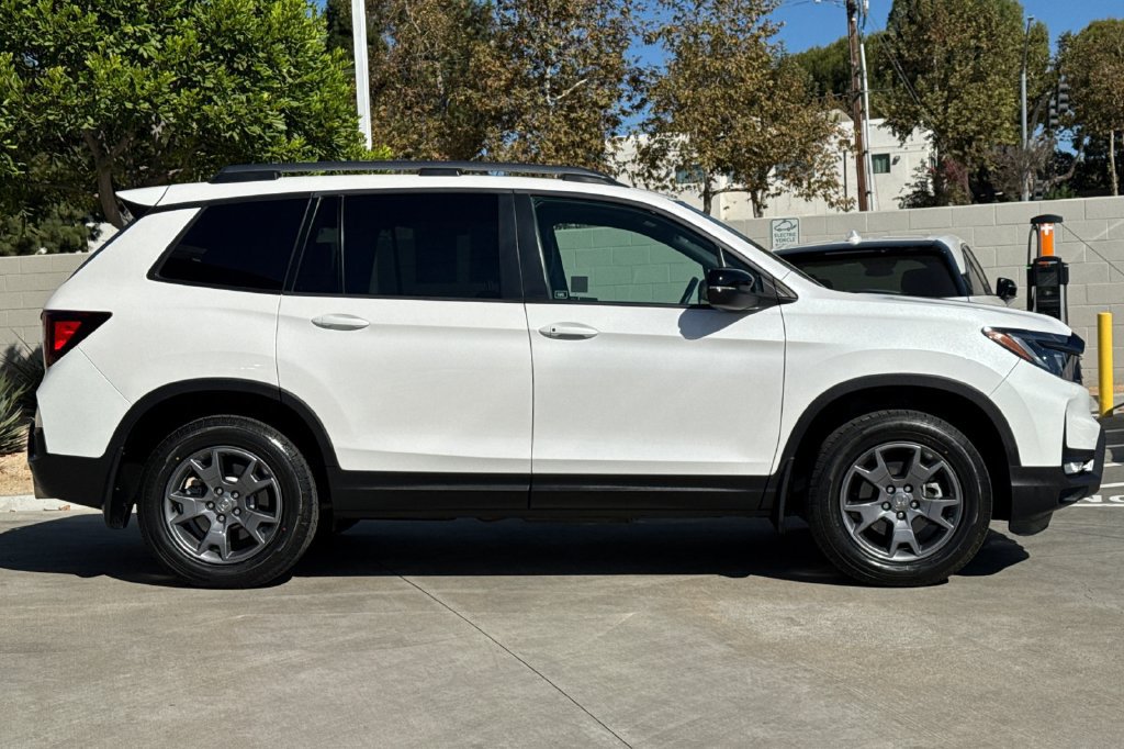 Certified 2024 Honda Passport TrailSport image 9