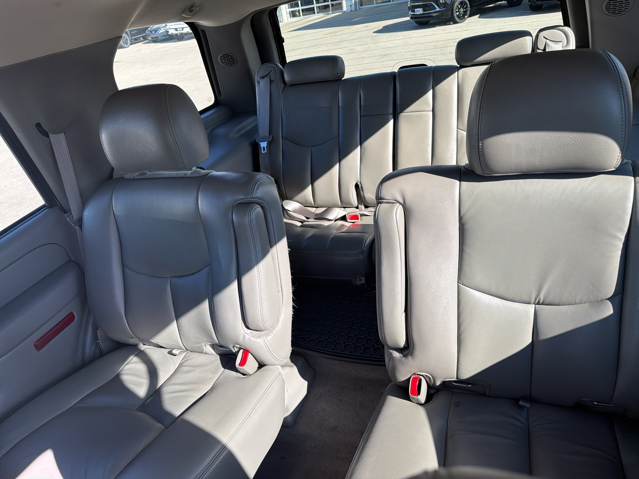 Used 2005 GMC Yukon SLT w/ SLT Preferred Equipment Group AWD/4WD image 15