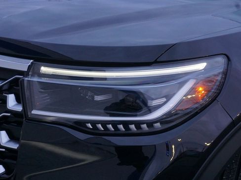 Used 2025 Ford Explorer Platinum w/ Ultimate Package image 38