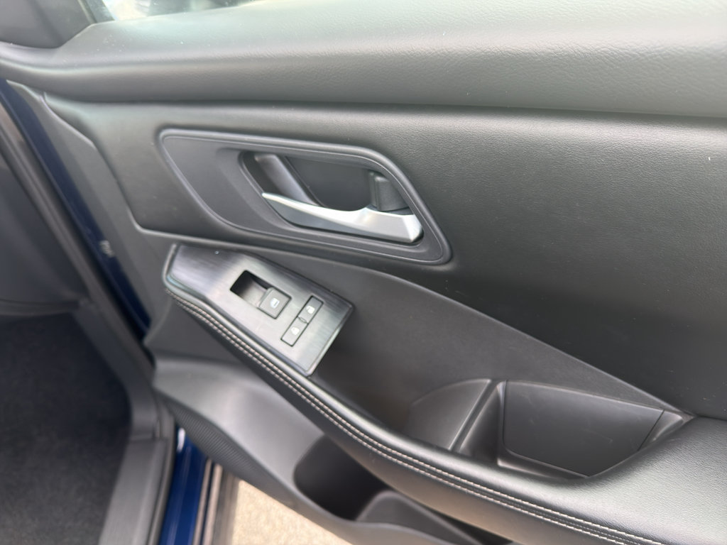 Used 2025 Nissan Rogue SV AWD/4WD image 23