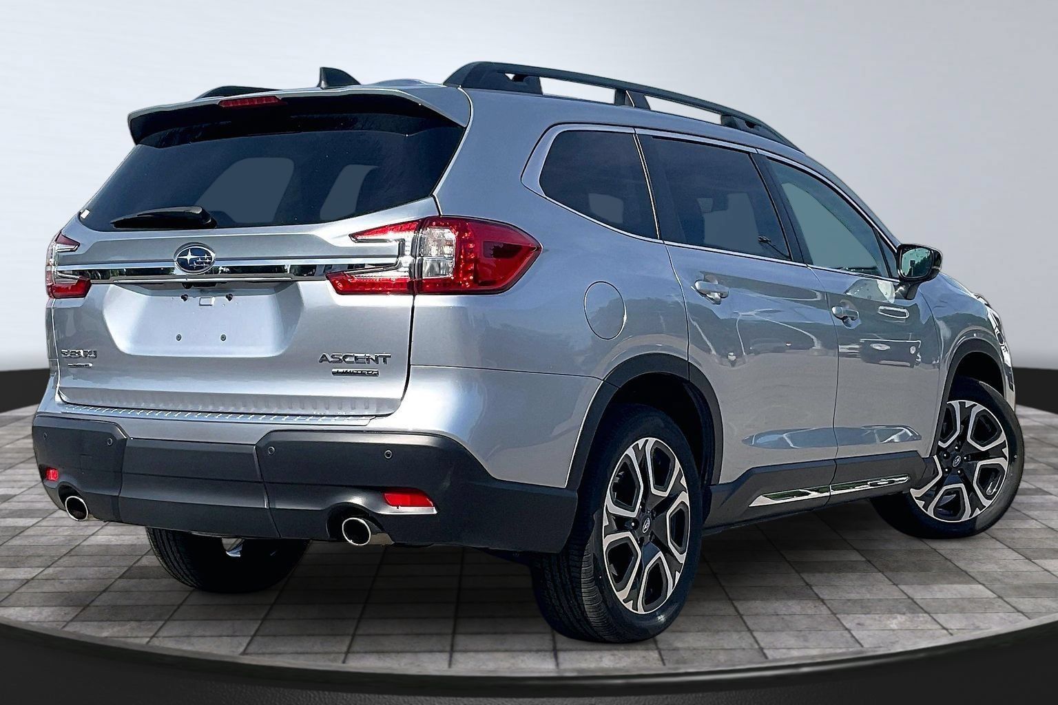 Used 2026 Subaru Ascent Limited AWD/4WD image 2