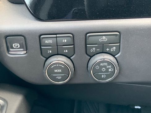 New 2026 Chevrolet Silverado 1500 LT Trail Boss w/ Convenience Package II AWD/4WD image 29
