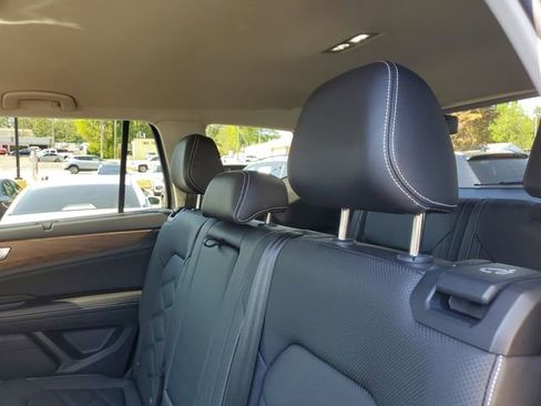 Used 2024 Volkswagen Atlas SE image 9