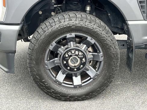 Used 2024 Ford F250 Lariat w/ Sport Appearance Package image 13