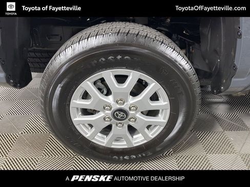 Certified 2025 Toyota Tacoma SR5 w/ SR5 Upgrade Package AWD/4WD image 9