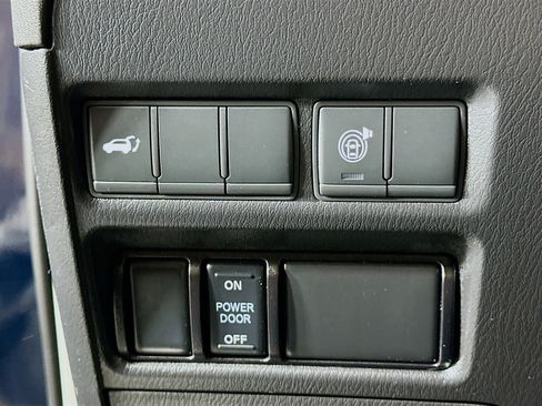 Used 2022 Nissan Armada SL w/ Captain's Chairs Package image 17