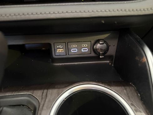 Used 2023 Toyota Highlander Platinum image 32