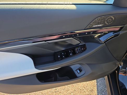 New 2026 BMW 530i xDrive w/ Premium Package image 11