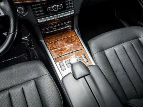 Used 2014 Mercedes-Benz E 550 4MATIC Sedan image 39