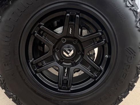 Used 2020 Toyota Tacoma SR5 image 9