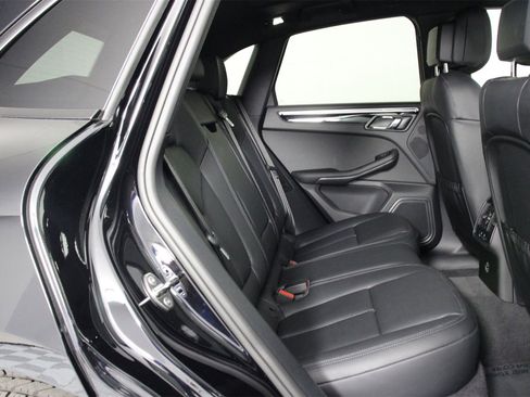 Used 2025 Porsche Macan image 32