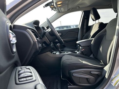 Used 2019 Jeep Cherokee Latitude w/ Cold Weather Group image 26